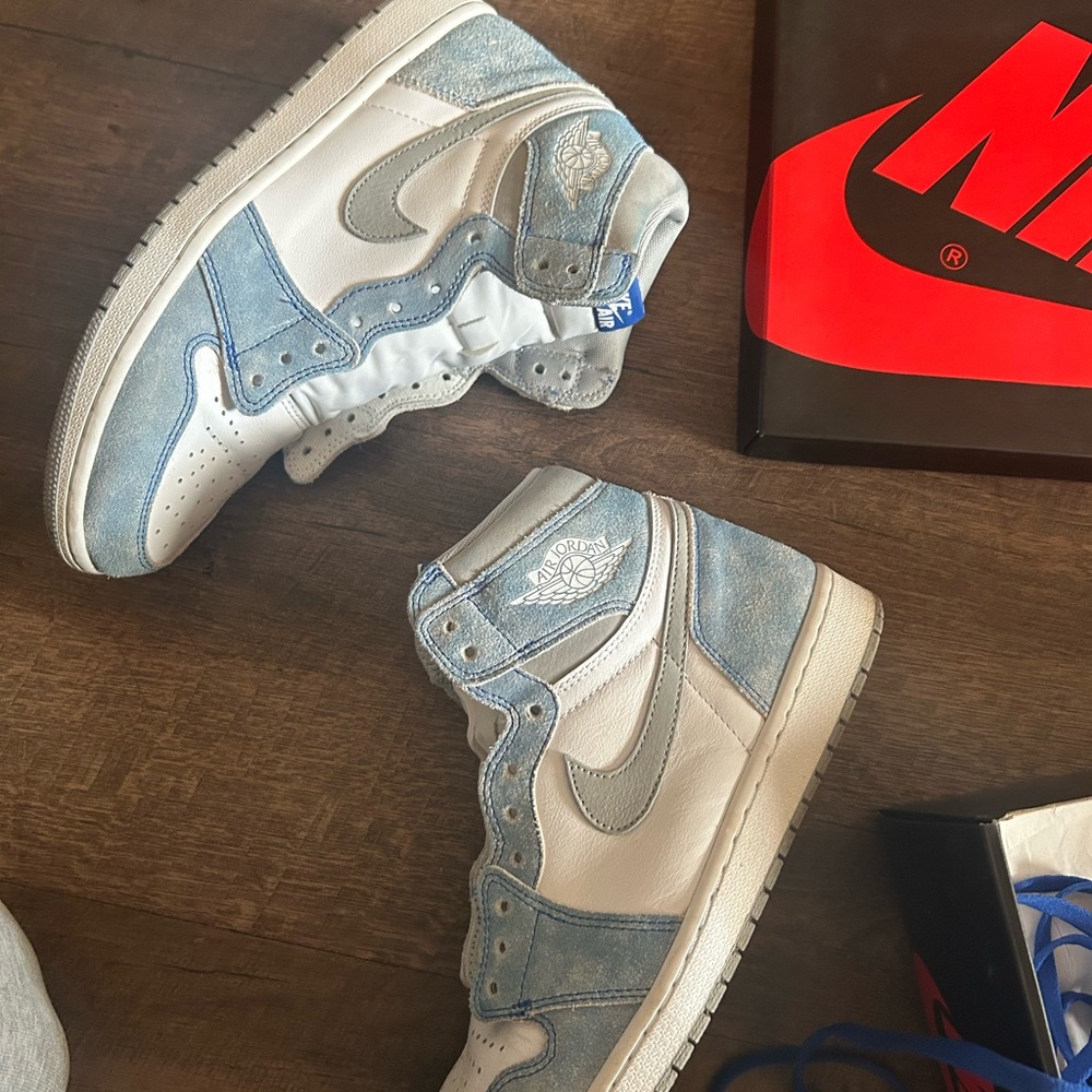 Jordan Athletic Shoes in Blue and White